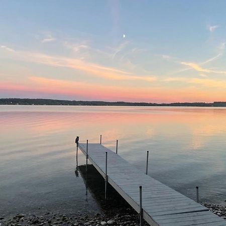 The Harbormaster Villa Suttons Bay Exterior photo